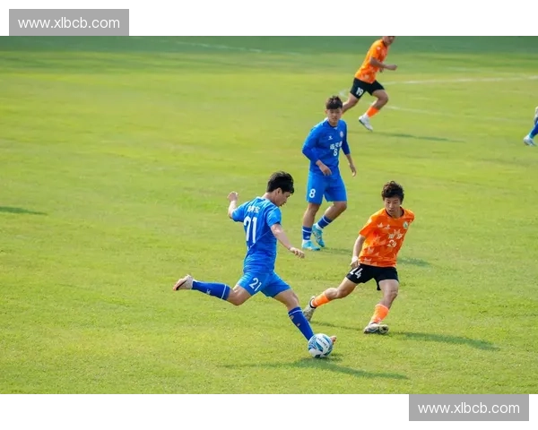 实时图文解读精彩足球赛况 带你感受比赛每个瞬间的激情与震撼